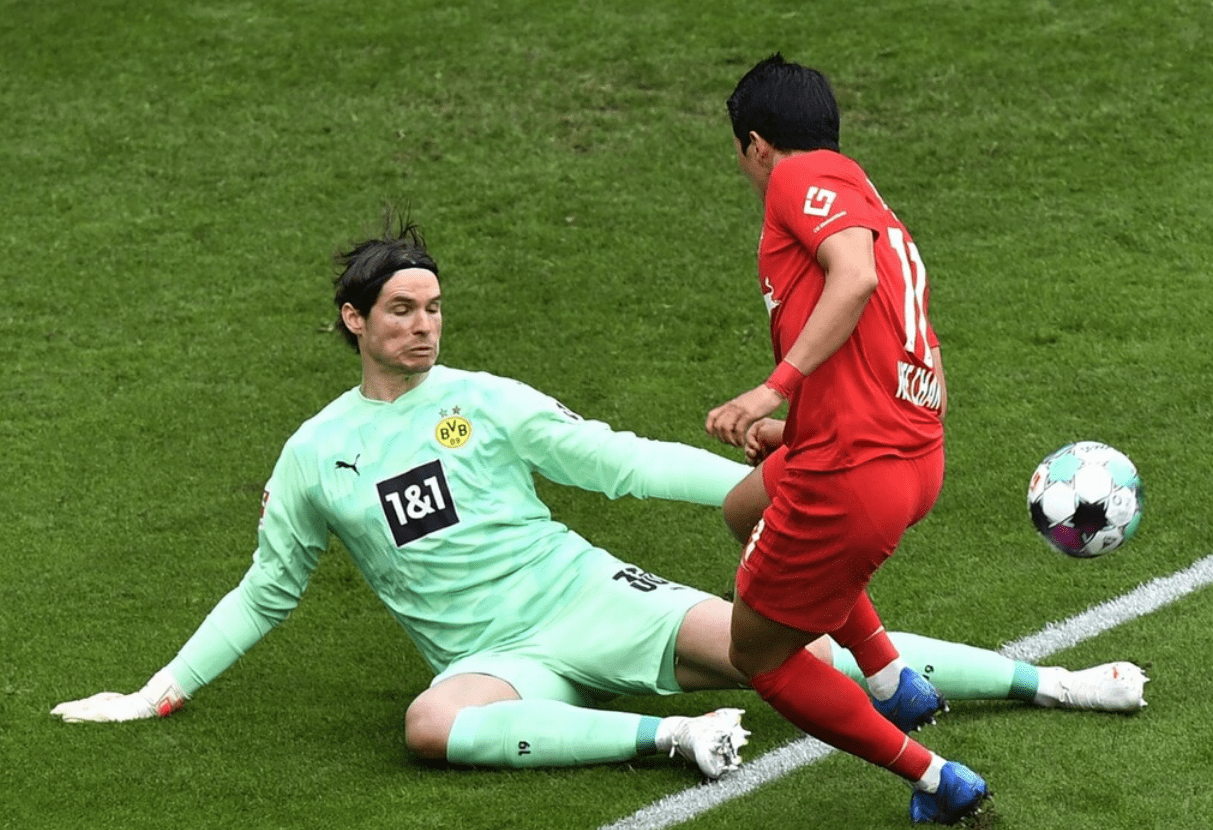 夏洛特黄蜂训练开放日,今夜强势反弹引欢呼,德甲在即,身体对抗强度拉满 夏洛特黄蜂训练开放日,今夜强势反弹引欢呼,德甲在即,身体对抗强度拉满