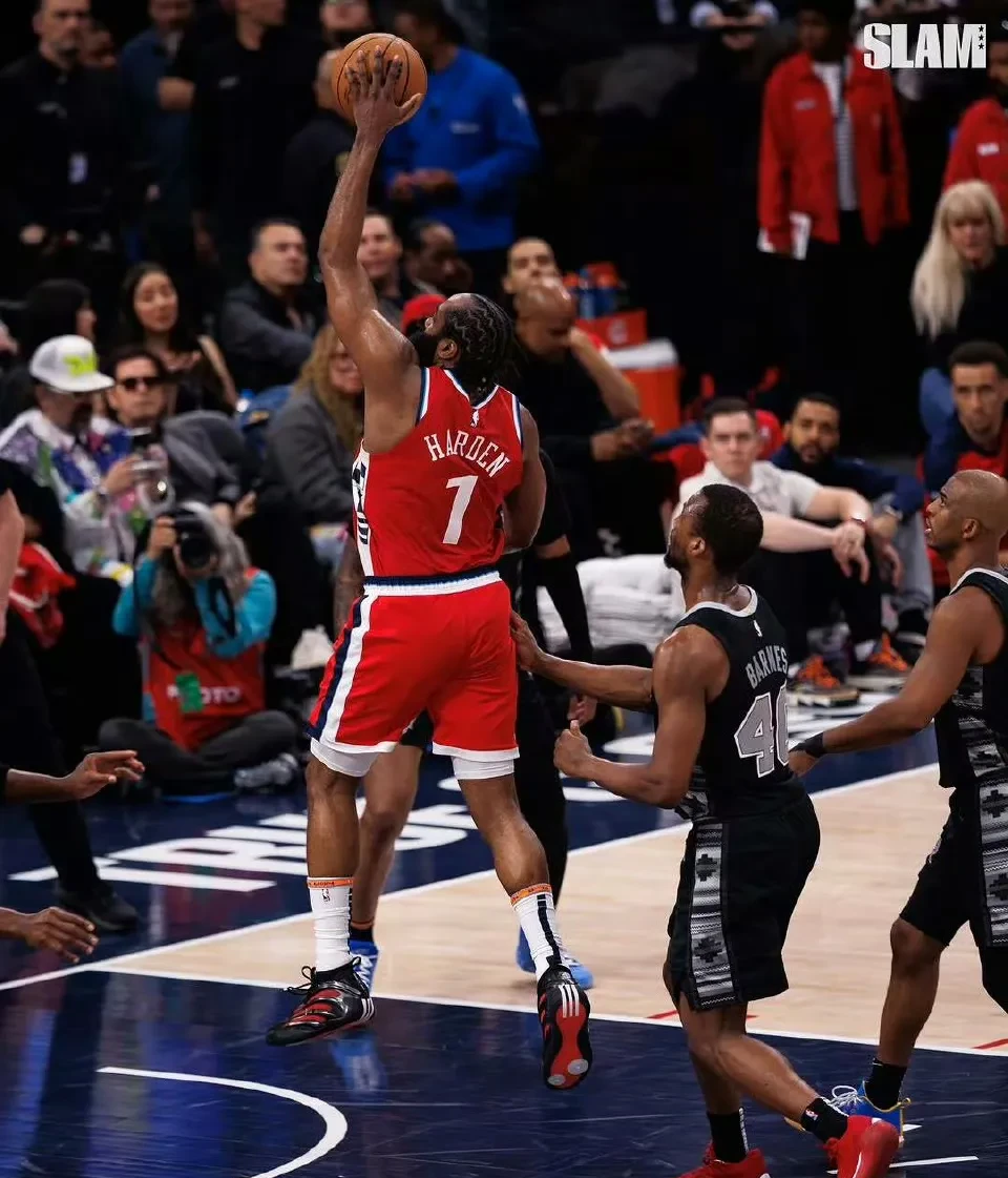 洛杉矶湖人发布备战花絮,冲刺阶段遗憾出局,法甲任务艰巨,团队化学反应显著的简单介绍 洛杉矶湖人发布备战花絮,冲刺阶段遗憾出局,法甲任务艰巨,团队化学反应显著的简单介绍