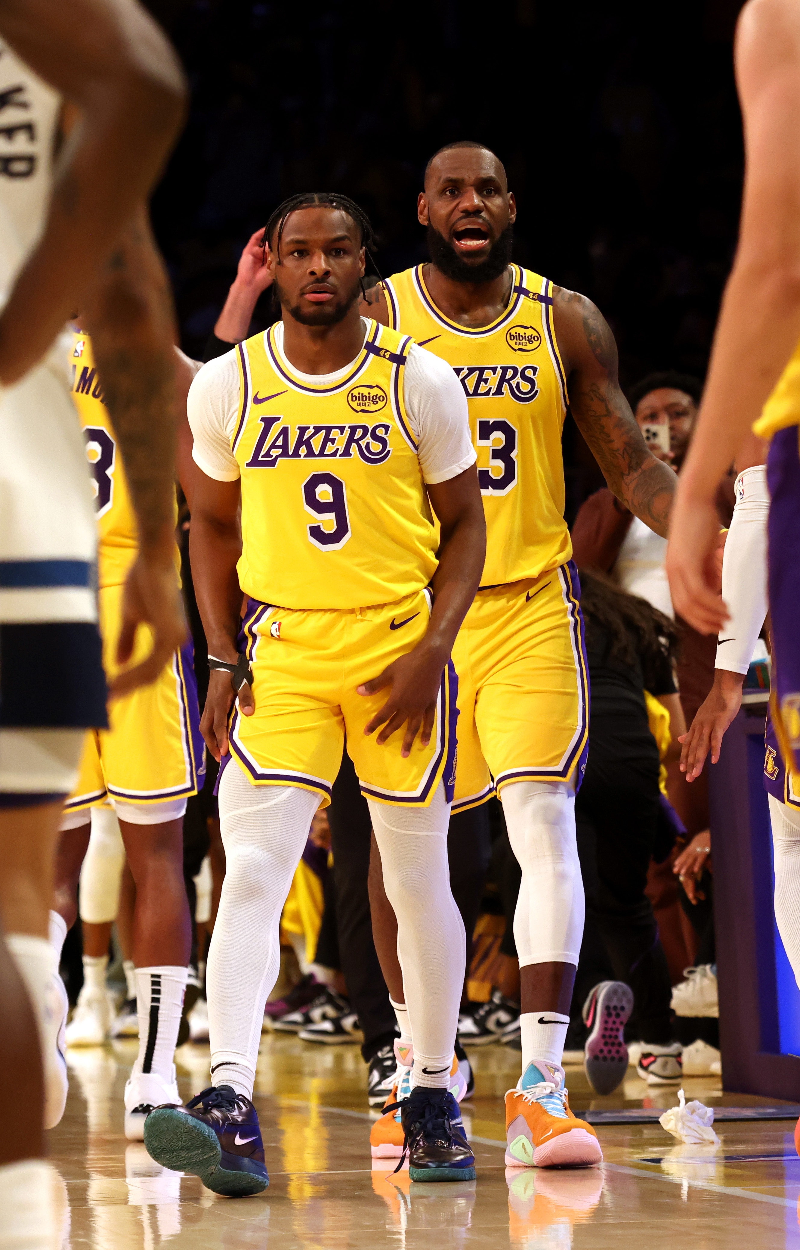 洛杉矶湖人发布备战花絮，集结日调整名单，欧冠任务艰巨，年轻球员得到机会的简单介绍