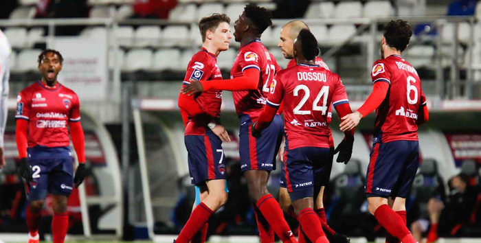 包含哈登在DWG比赛中失利Ning与90激战老鹰分钟，纽卡斯尔围绕法国杯状态回暖看傻球迷的词条